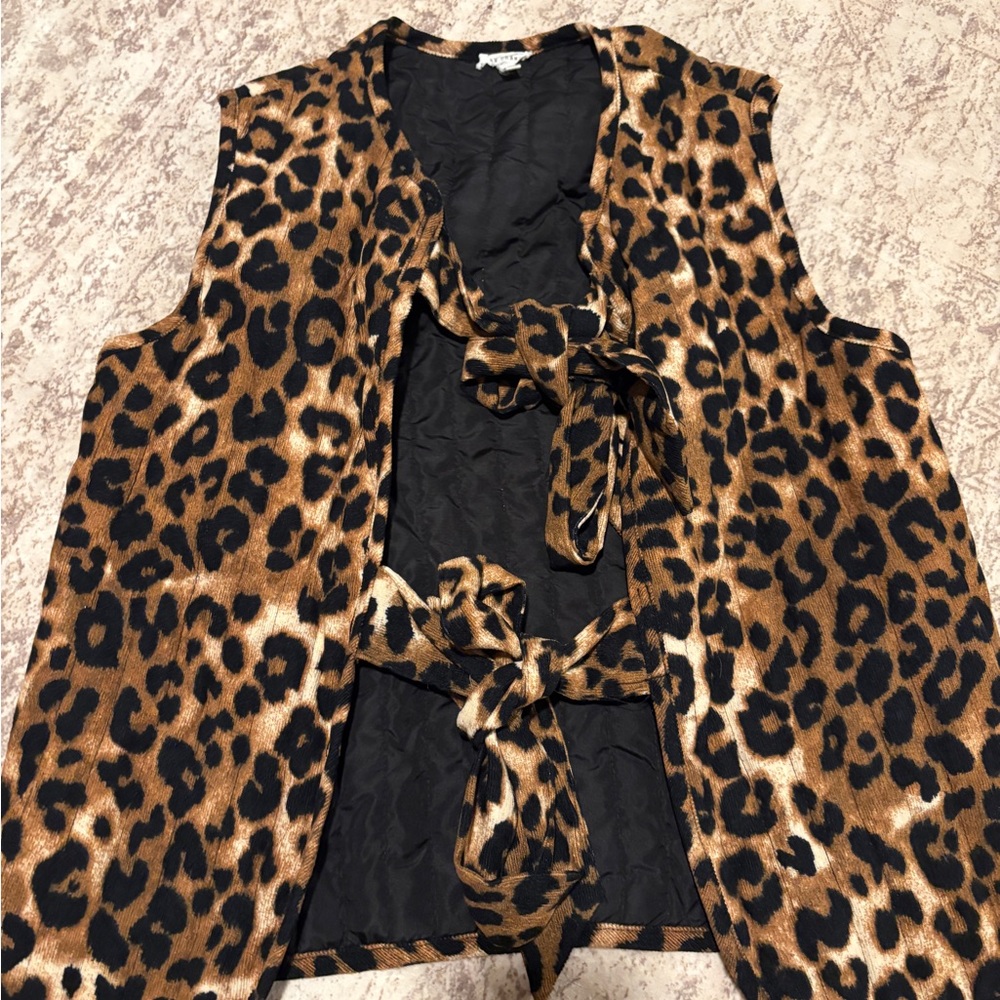 Leopard Print Sleeveless Vest